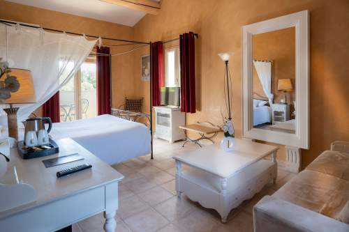Hôtel Restaurant Luberon · Mas de la Senancole